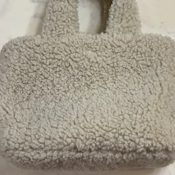 Aspen fluffy purse - Picture 3 of 8